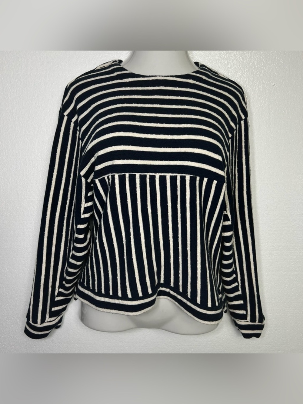 Nurode dark blue white sweater size M cotton